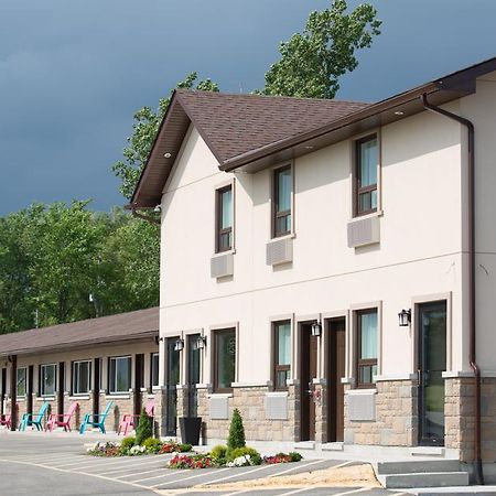 Masterson'S Motel Greater Napanee Bagian luar foto