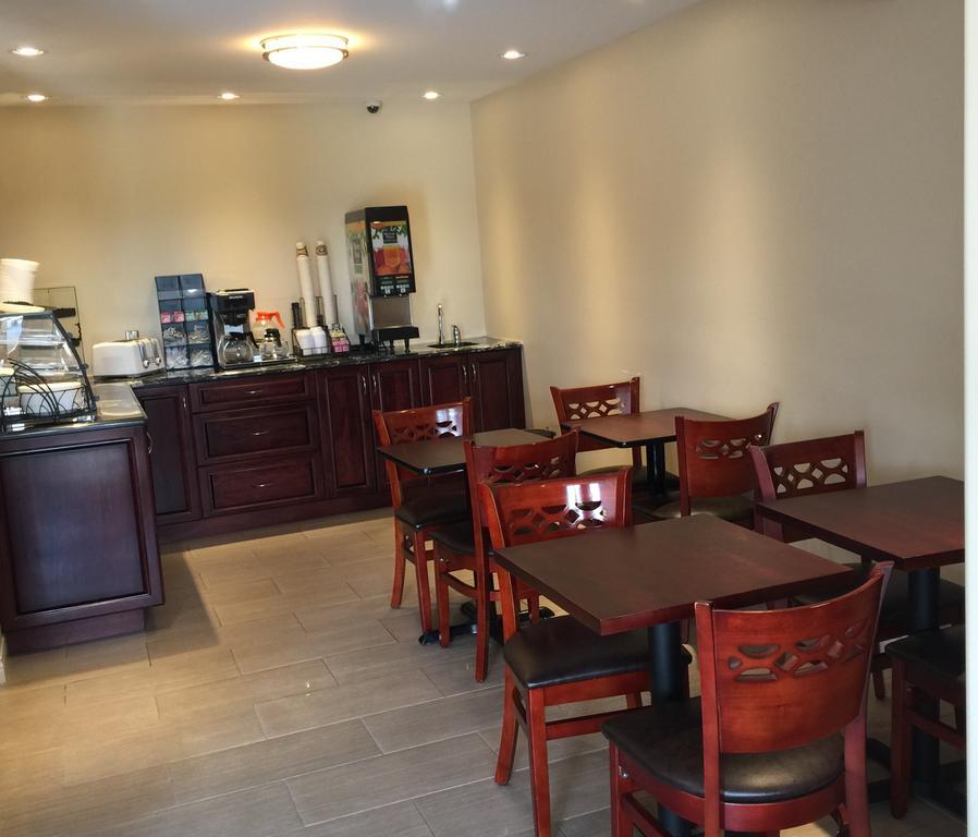 Masterson'S Motel Greater Napanee Bagian luar foto