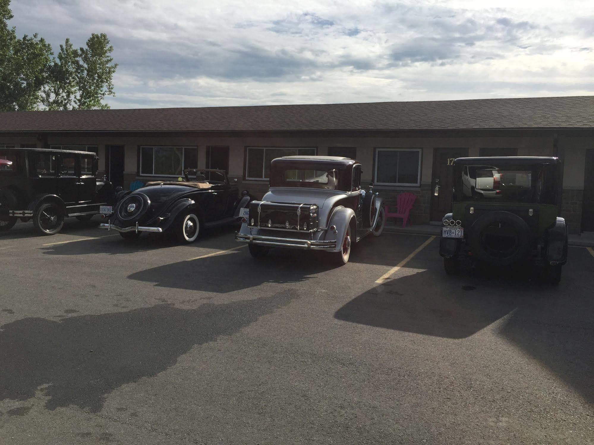 Masterson'S Motel Greater Napanee Bagian luar foto
