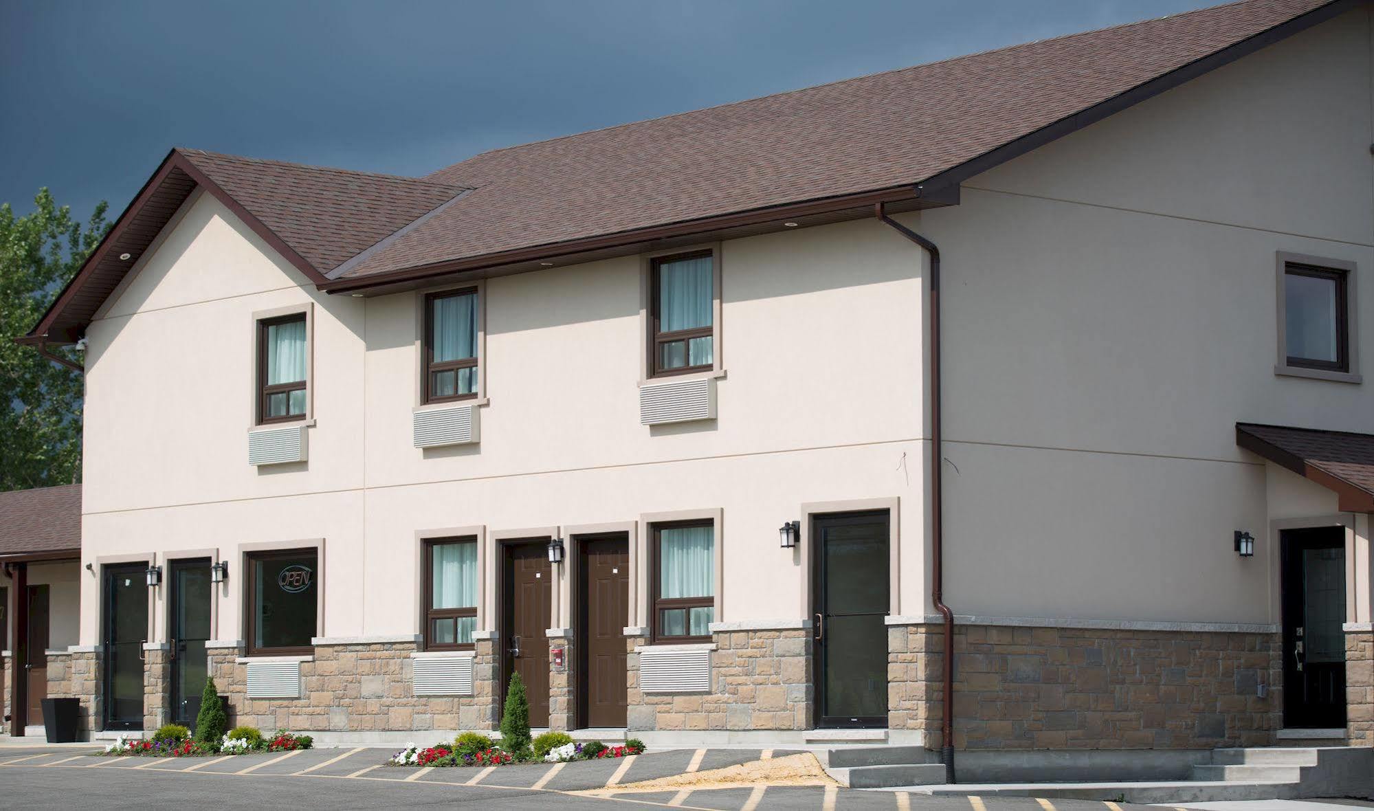 Masterson'S Motel Greater Napanee Bagian luar foto