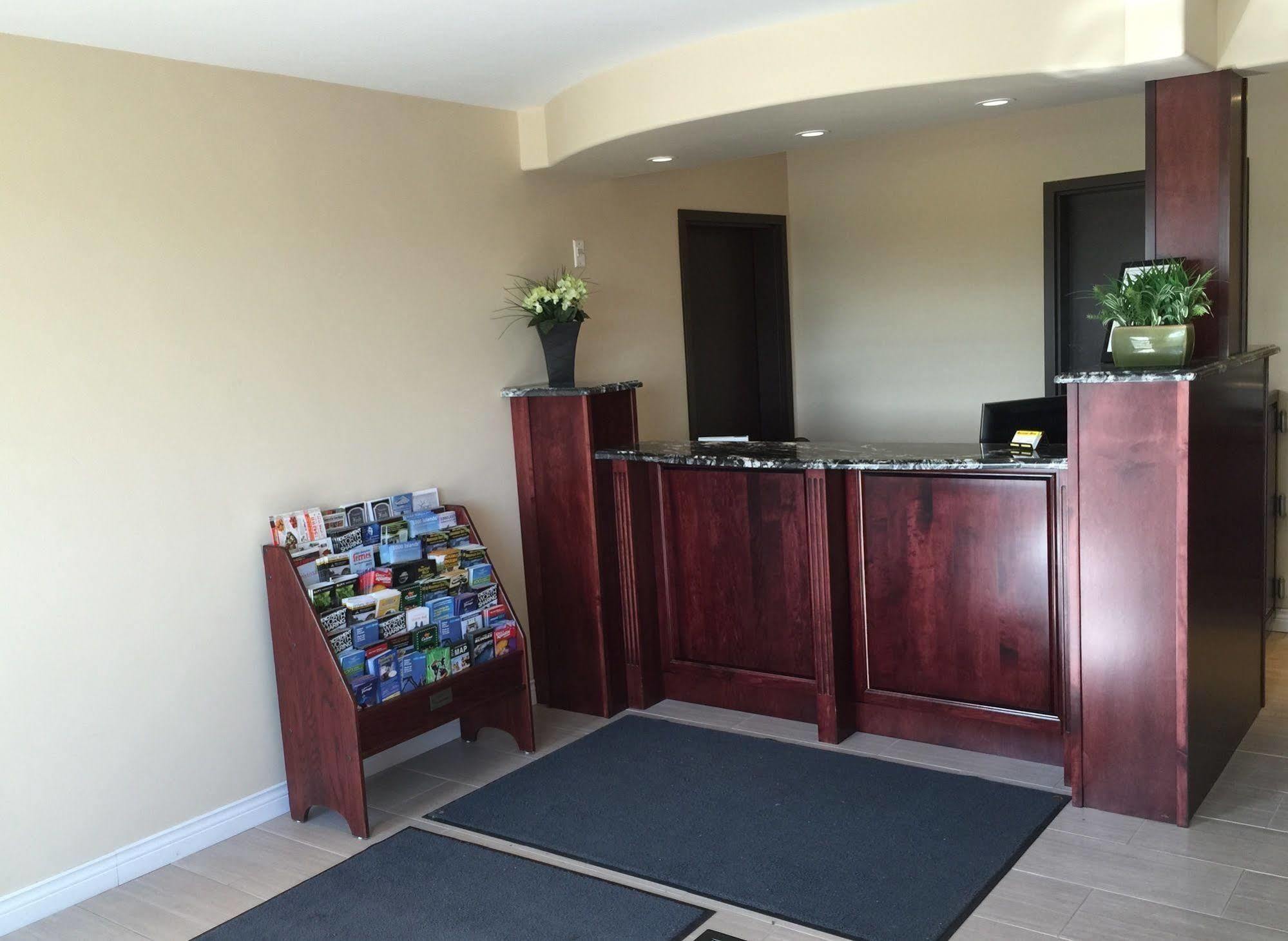 Masterson'S Motel Greater Napanee Bagian luar foto