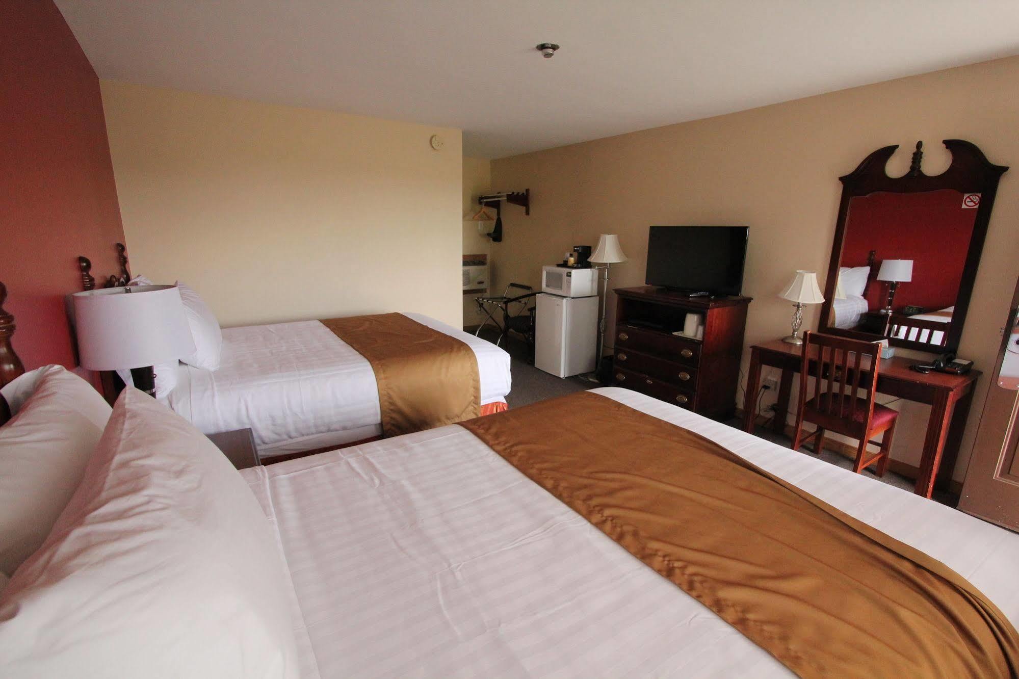 Masterson'S Motel Greater Napanee Bagian luar foto