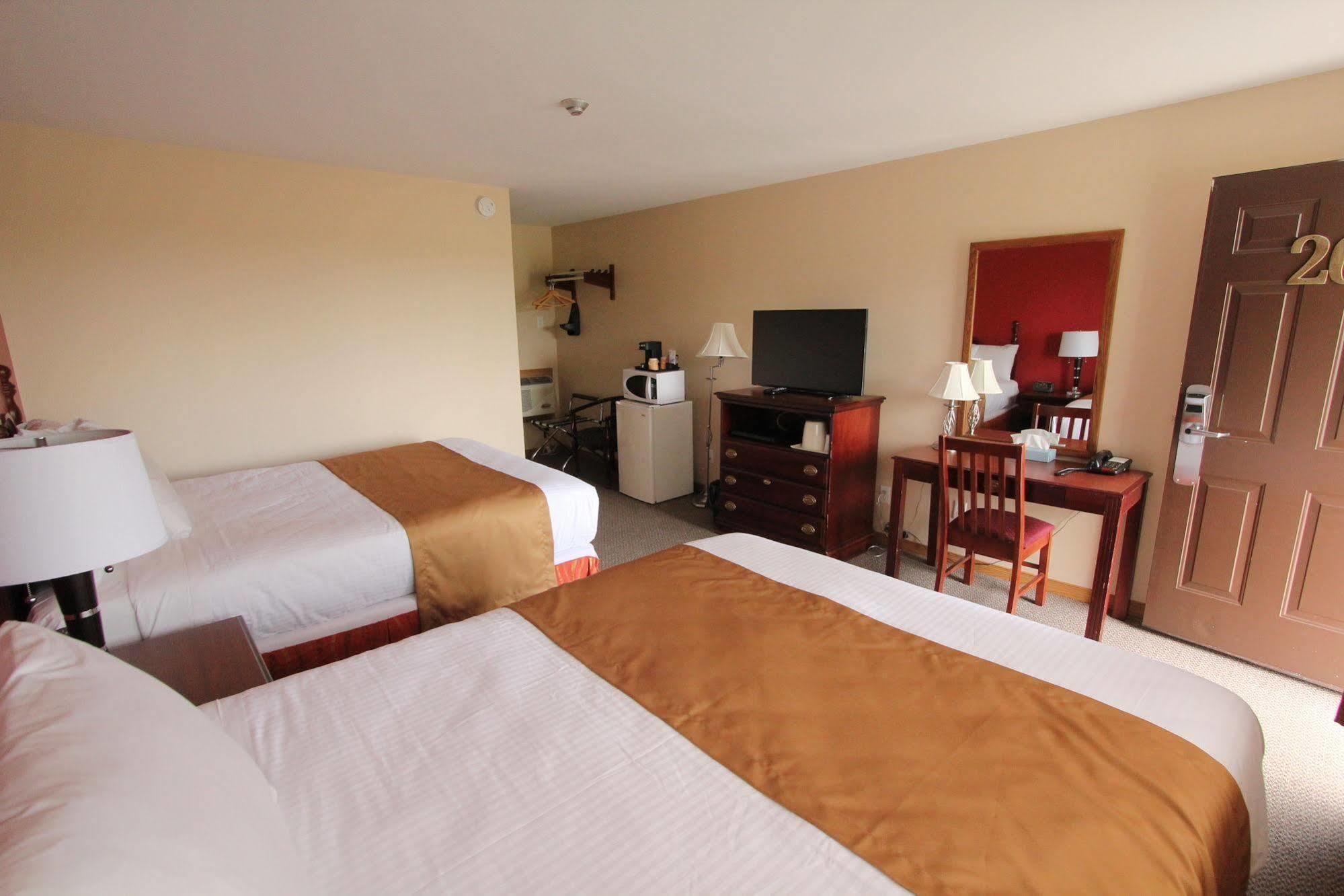 Masterson'S Motel Greater Napanee Bagian luar foto